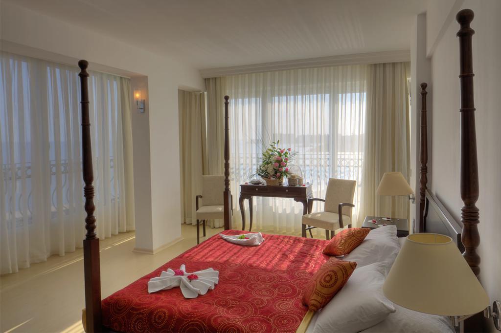 Ada Beach Hotel Karavas  Exterior photo